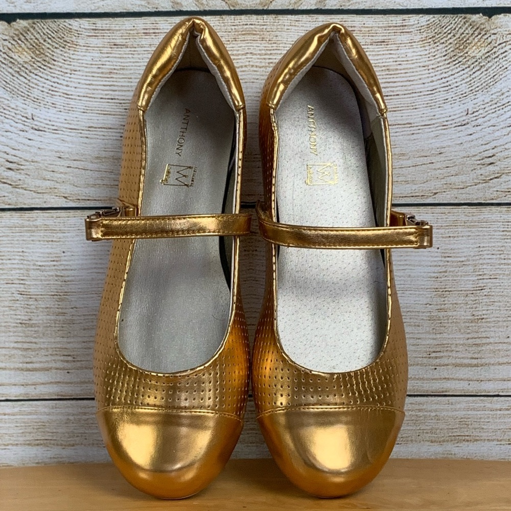 Women’s golden flats